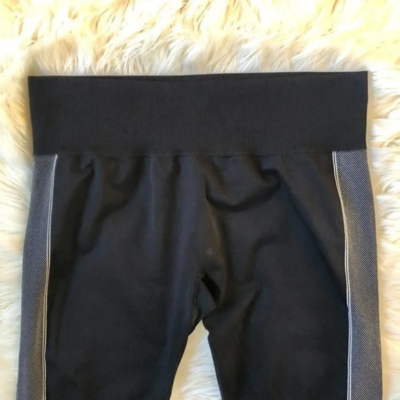 Forever 21 Full Length Compression Leggings Black White XL - Picture 2 of 5